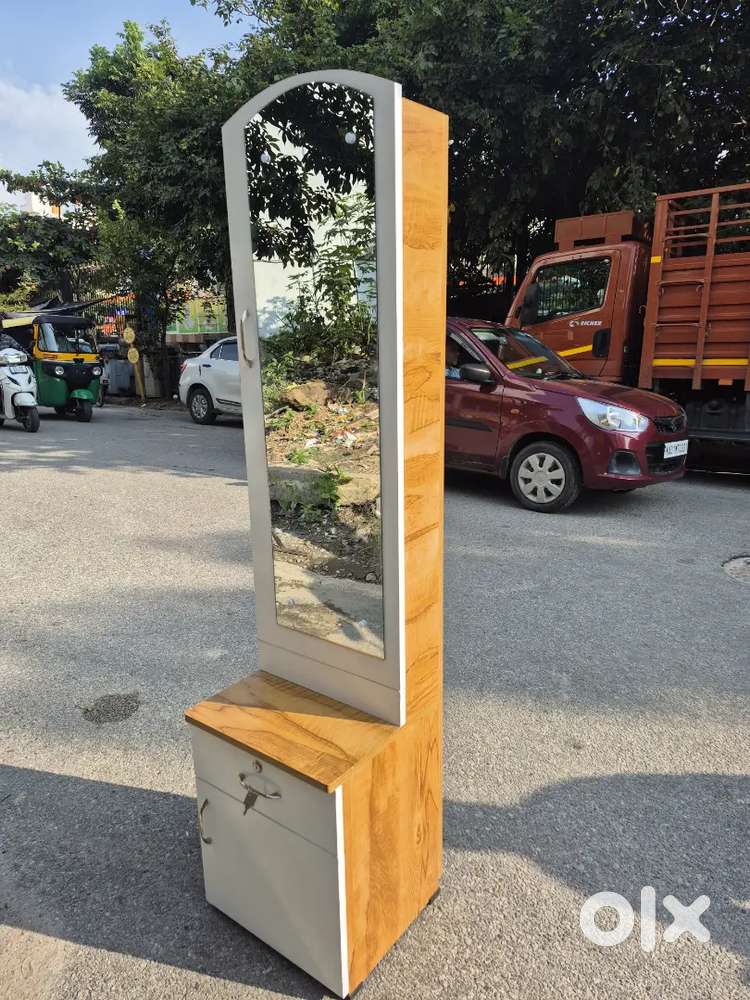 Brand new dressing table with storage