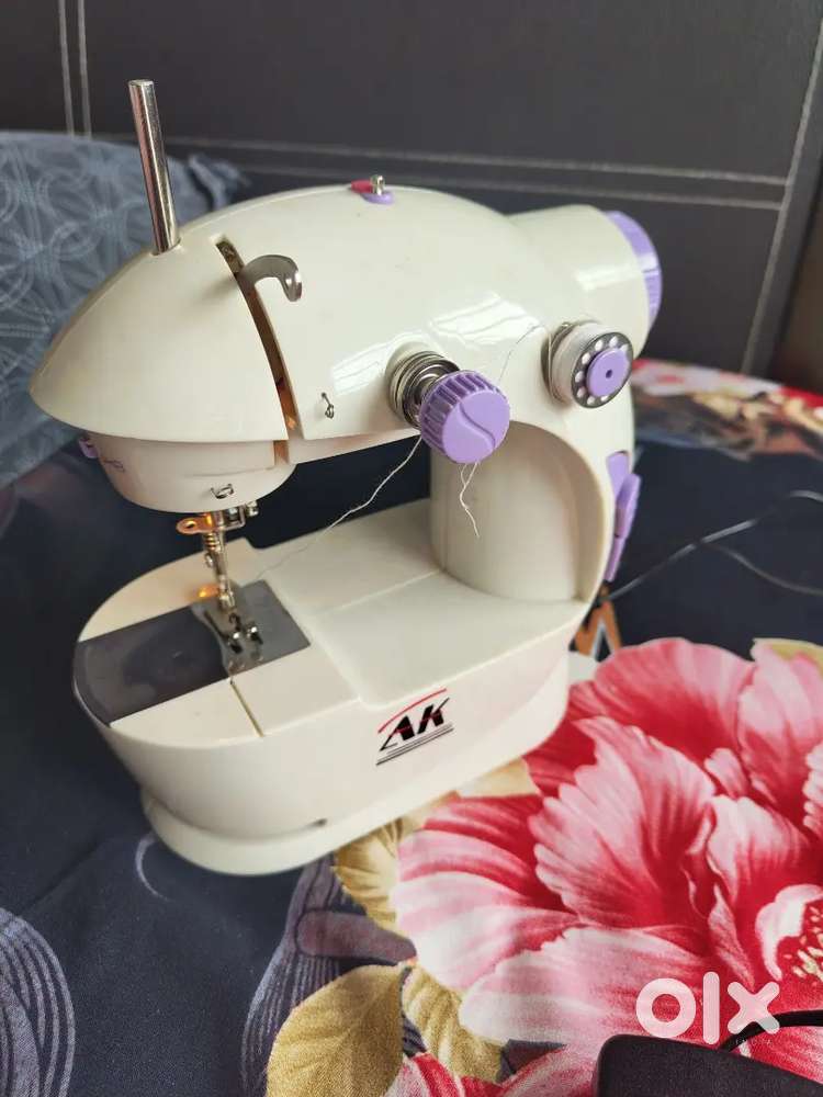 Mini sewing machine for cloth