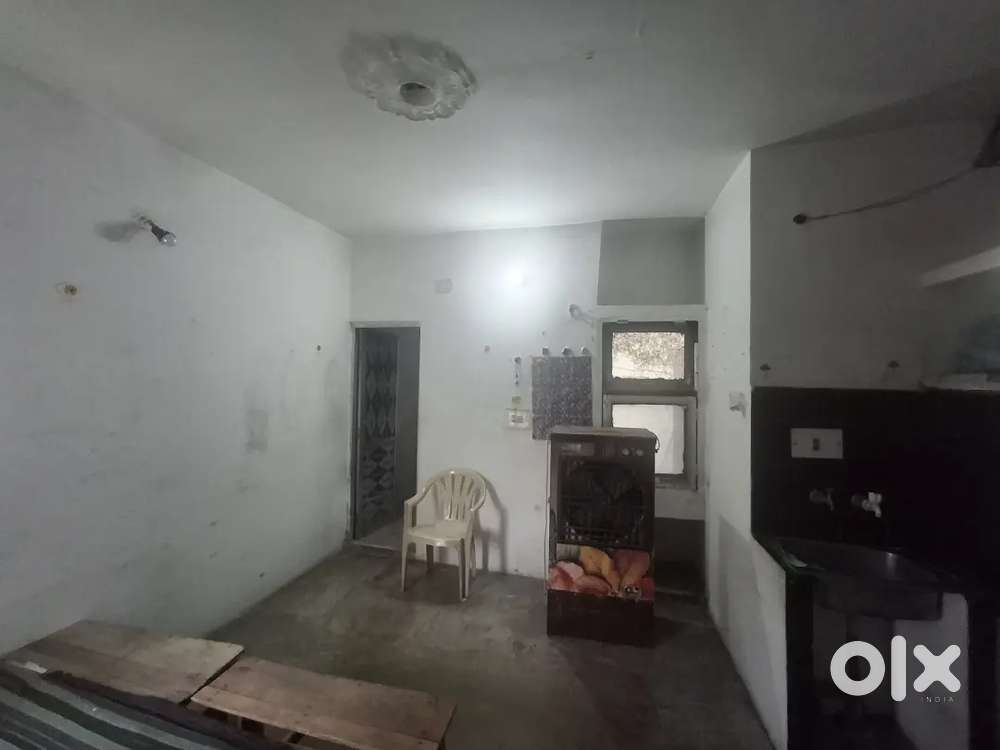 ROOM for rent only for family and students