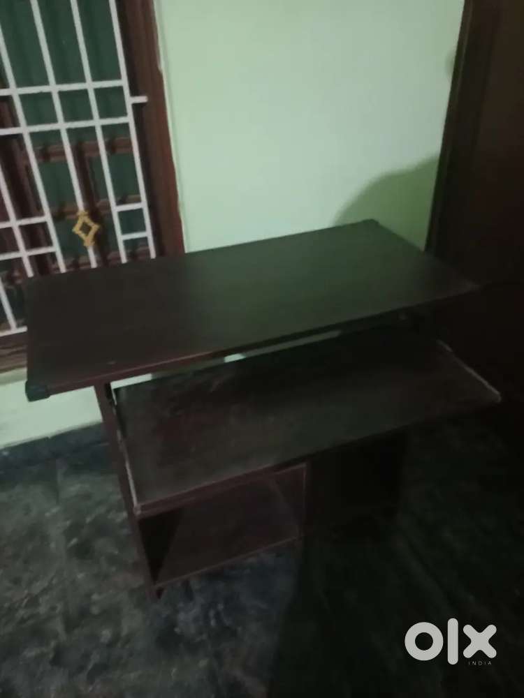 Computer table with good qulaity