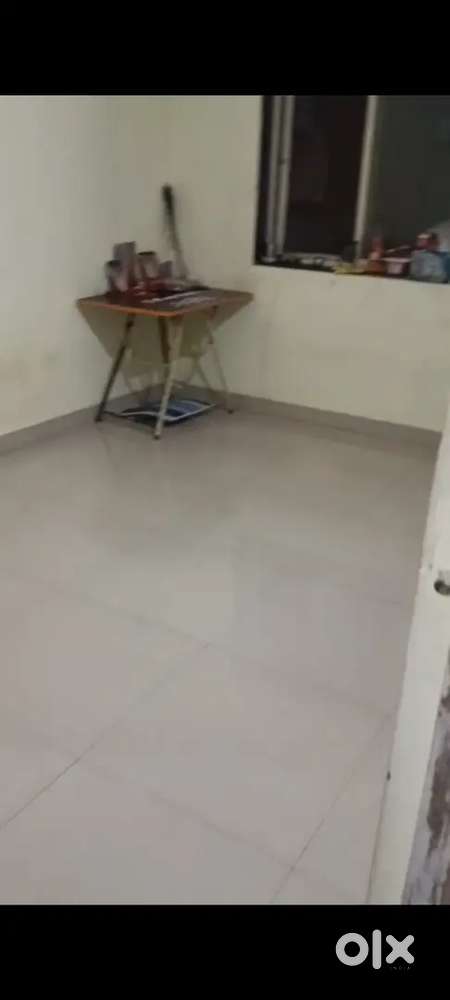 Urgent 2 female flatmate required