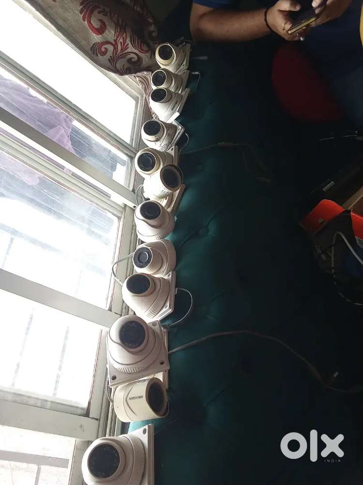 Cctv set with dvr and 11 cameras monitor for sale