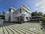 Aluva Near UC college Luxury 5 BHK Bungalow 6000 sqft 5 BHK with lift