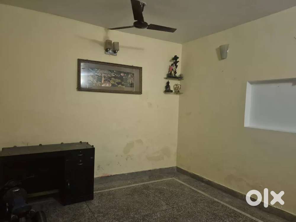 Ground floor office room/guestroom/pg girls for rent kachi chawani