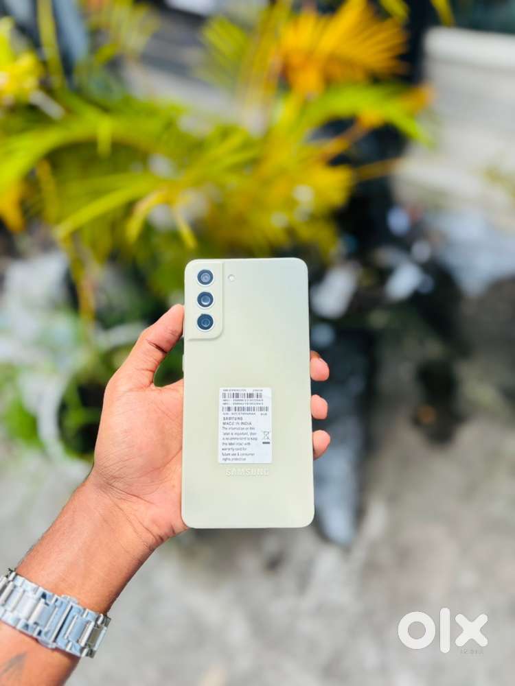 Samsung galaxy S21 FE 5G ( 8/256GB ) brand new condition Full Box