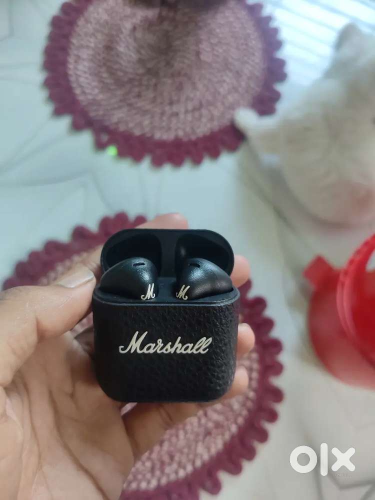 Earbuds to sell 2 month old very good condition