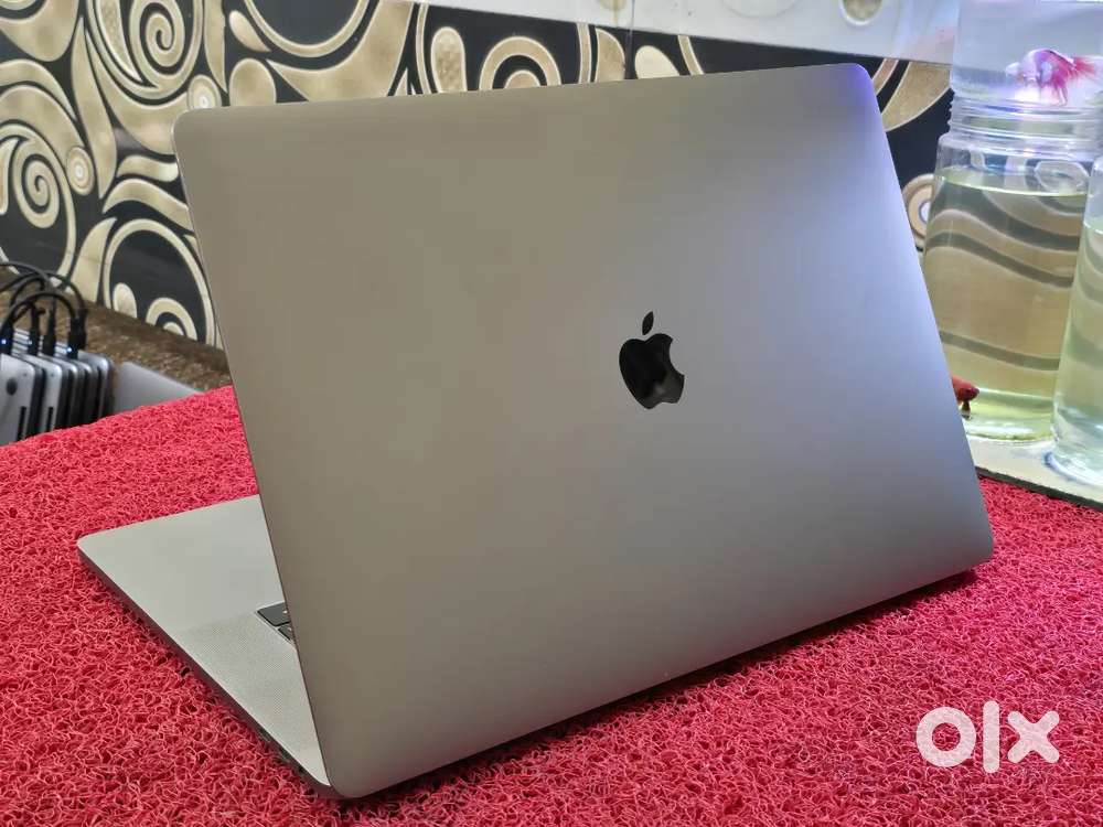 Apple Macbook Pro i7/16/256gb SSD 5.5gb Graphics 15inch Retina Display