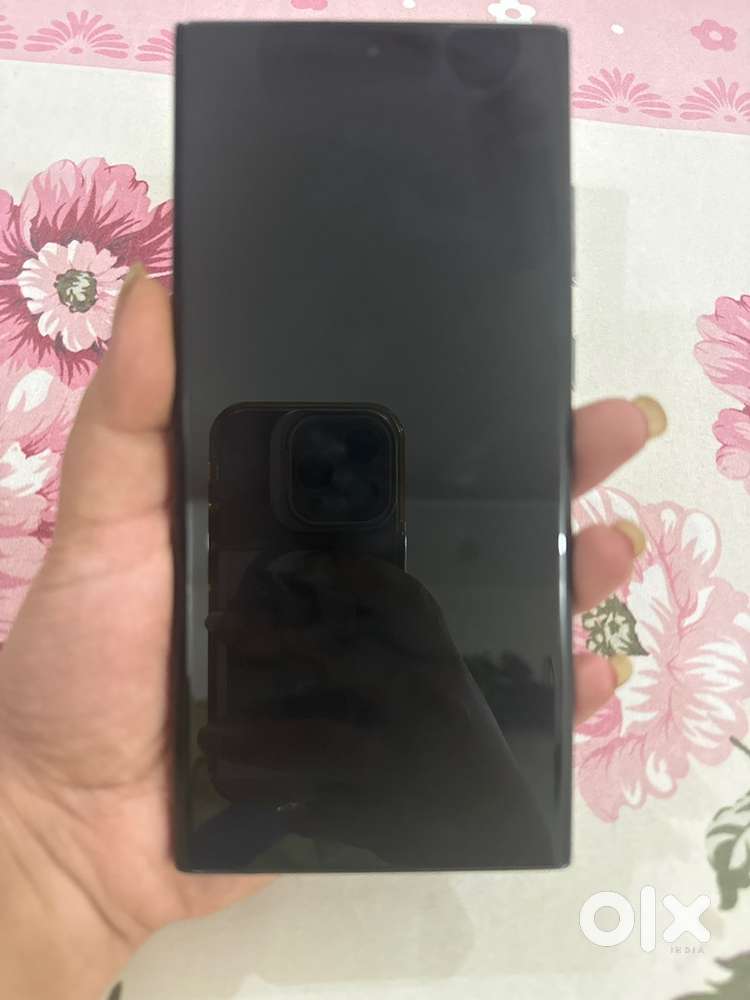 Samsung galaxy S23 ultra with pen