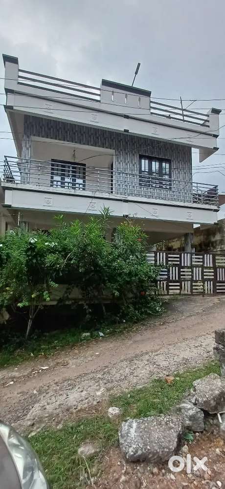 4 cent 7 year old 4bhk 2000sq redbrick house akkulam.