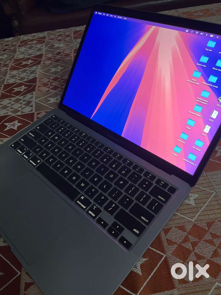 Macbook air Space Grey , 256GB , 1.1 GHz 10th Gen Intel Core i3