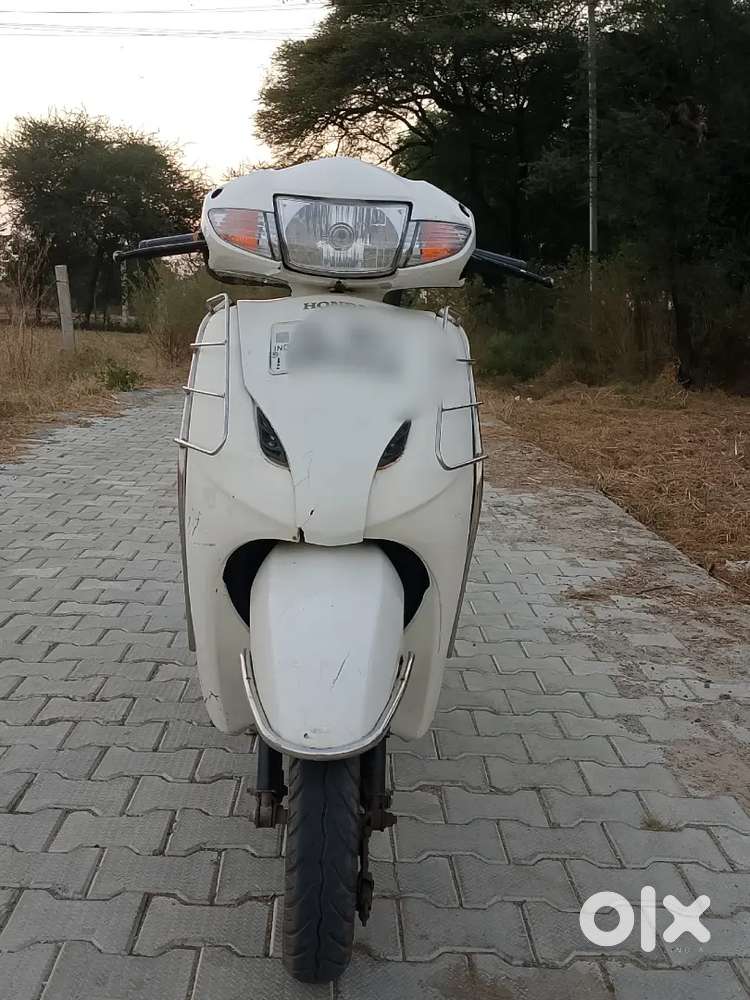 Honda Activa scooty all function working new tyres new battery