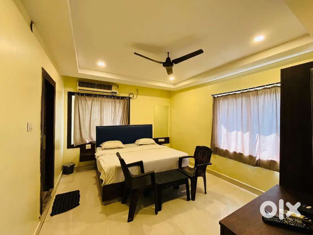 Oyo Hotel Room Boy (Electric knowledge with)