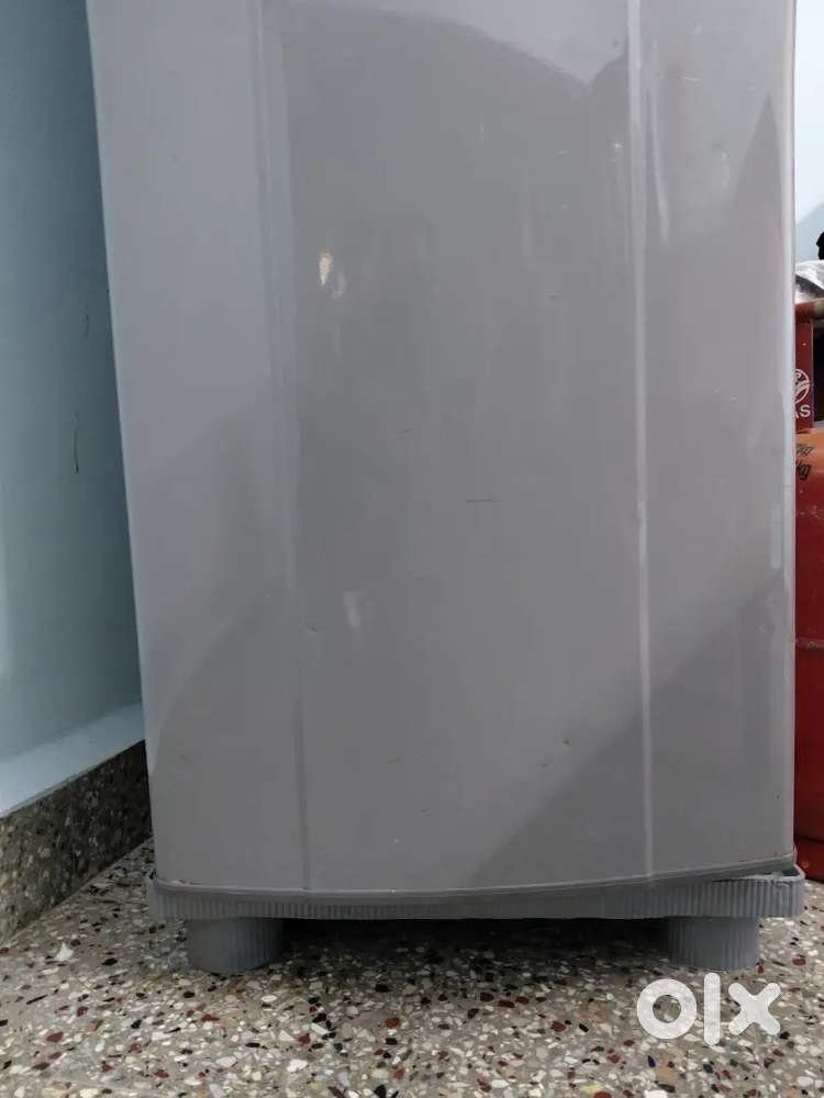 Double door refrigerator