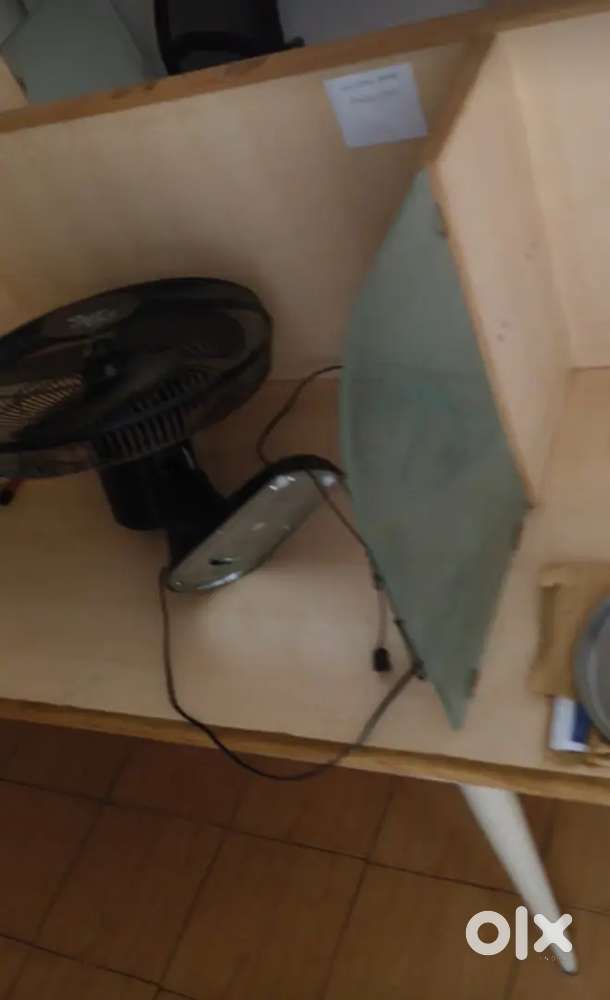 Office partition table for 6 employee