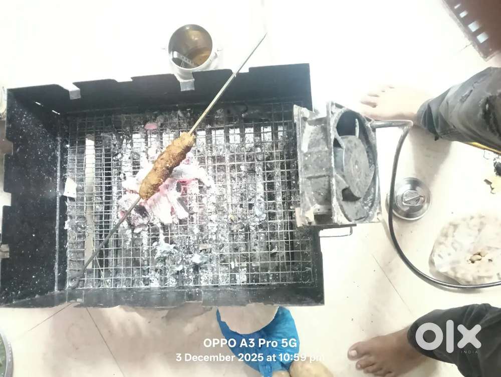 isme fan laga hai or chicken  aur bhot se ceez barbiq hota ha