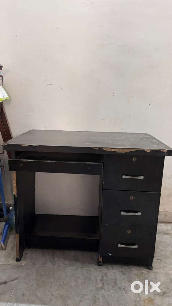 Computer tabe at good condition