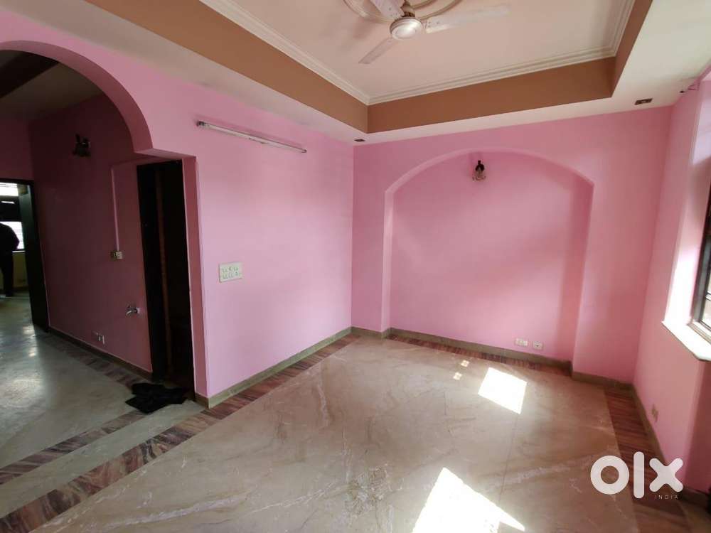 2BHK semi furnished floor in sector 40