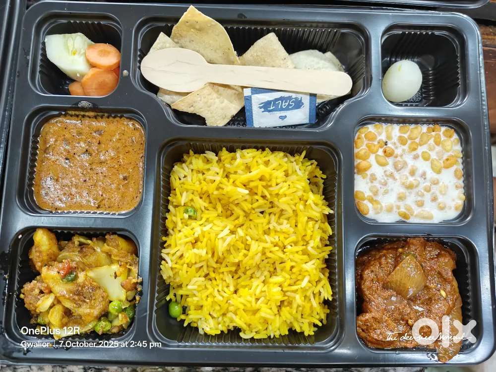 इंडियन कुक जो अच्छा व देसी खाना ढाबे जैसा बनाता हो