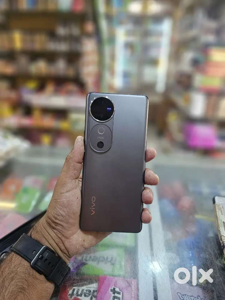 Vivo v40 with bill box