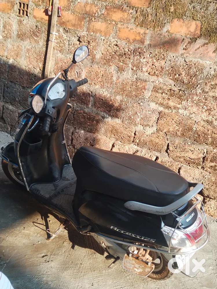 Black scooty