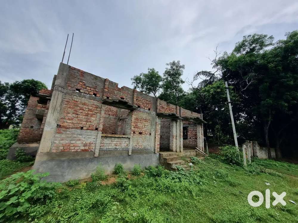 Hijli Station plot with incomplete building for sell