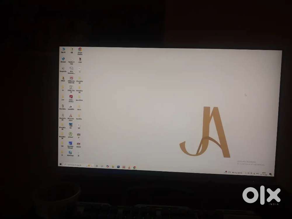27 inches hp monitor 14 months used, with warrantry