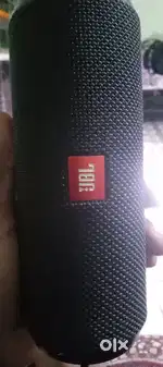 Jbl flip 3 BT speaker full working only Battery have to change negotia