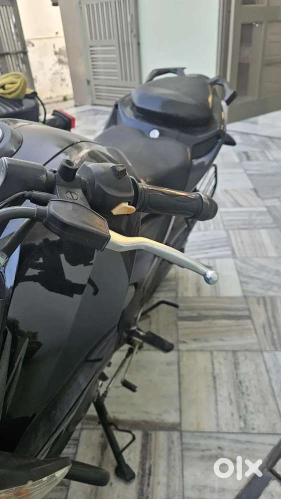 Apache RTR 200 4V BLACK 2018