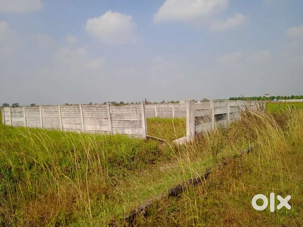 200 sqyrds plot at 39 lakhs, urgent sale