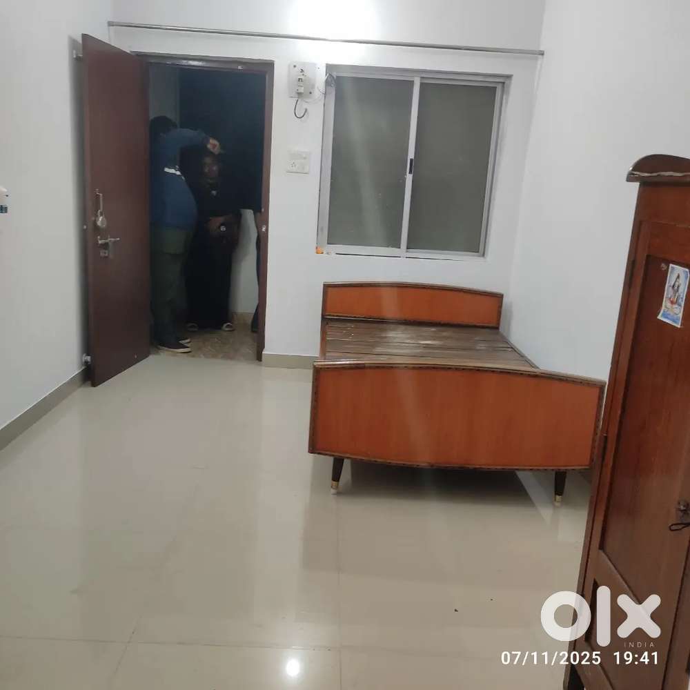 INDEPENDENCE 1RK FURNISHED PRIME LOCATION IN NAPIER TOWN