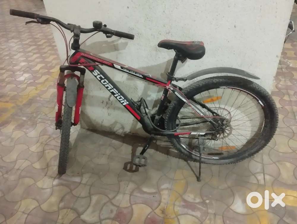 SCORPION CYCLE . BLACK, WHITE AND RED  . 24 GEARS