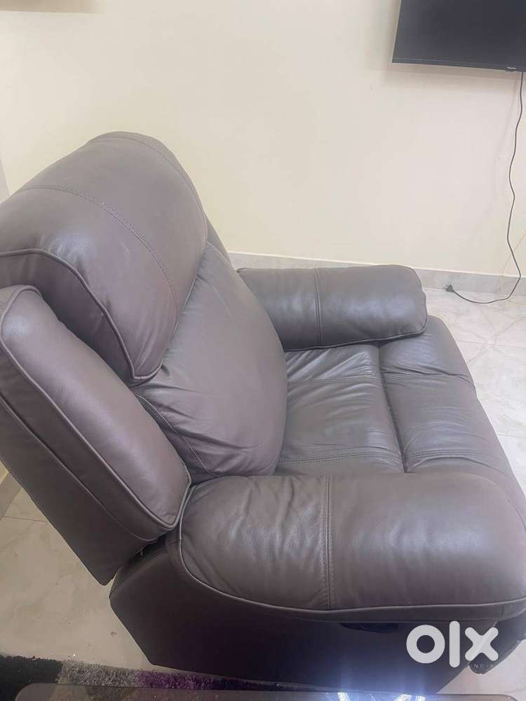 Recliner only 5 months used brand new condition with bill