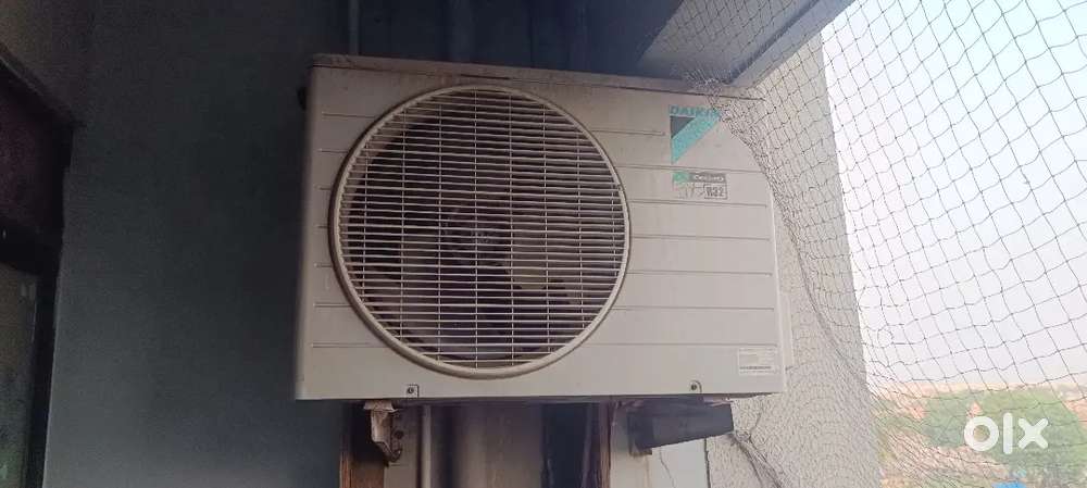 Ac's sell 0.75 ton,1.5 ton ,2 ton ac working condition
