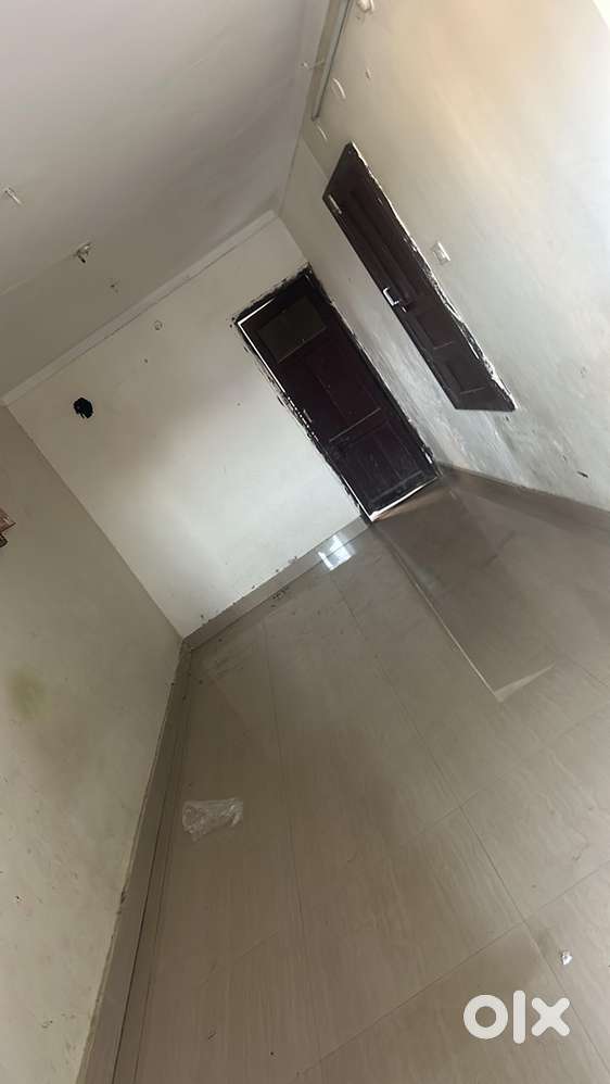 1 room set on rent in anaj mandi