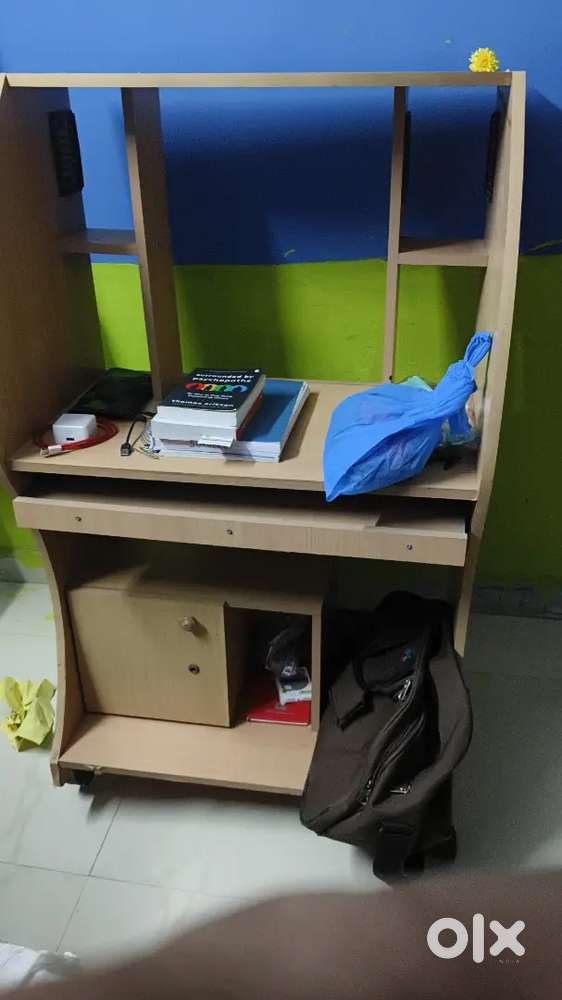 Computer table for sale
