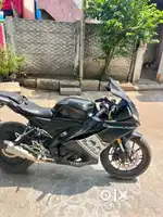 R15 v4 black