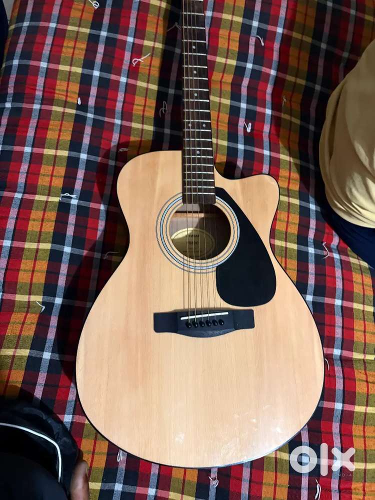 Yamaha fs80c acoustic guitar