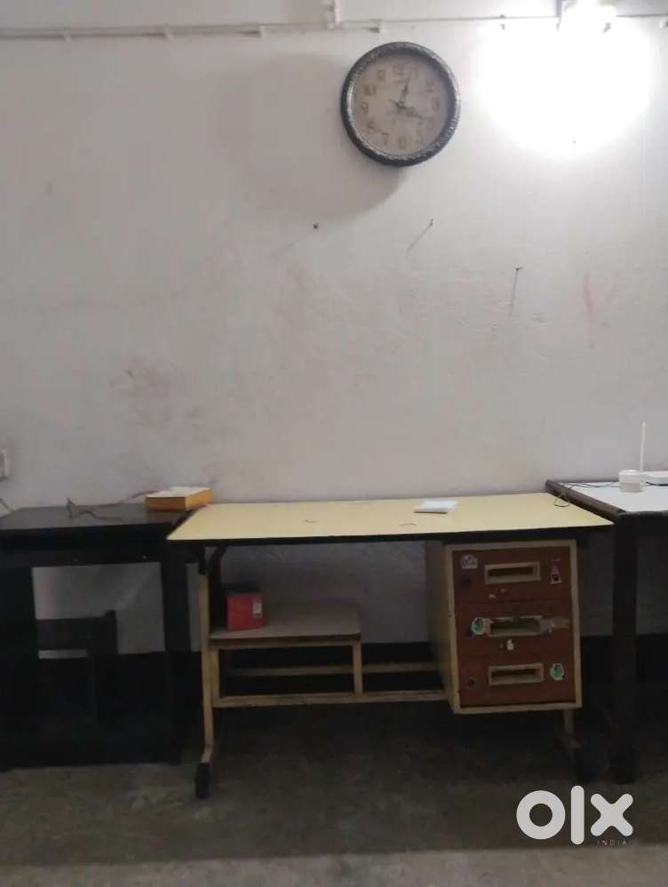 Two boys student available on rent