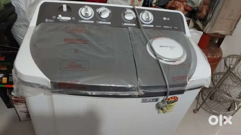 LG 8kg 5 star with roler jet new sell