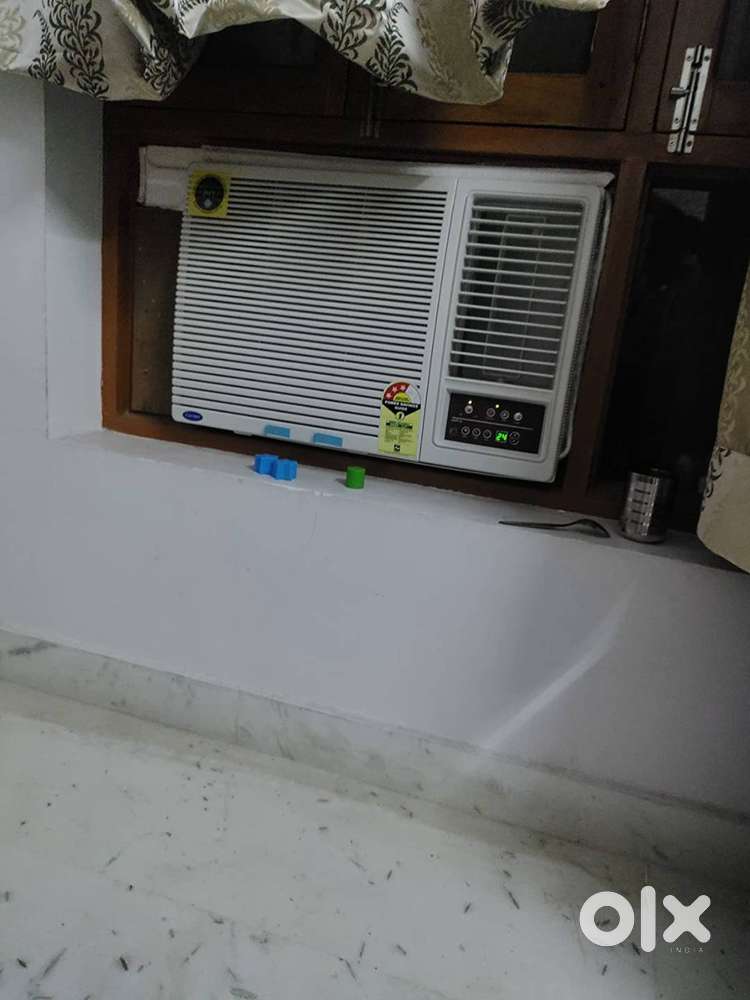 1 year 5 months old Carrier 1.5 Ton 3 Star Inverter Window AC