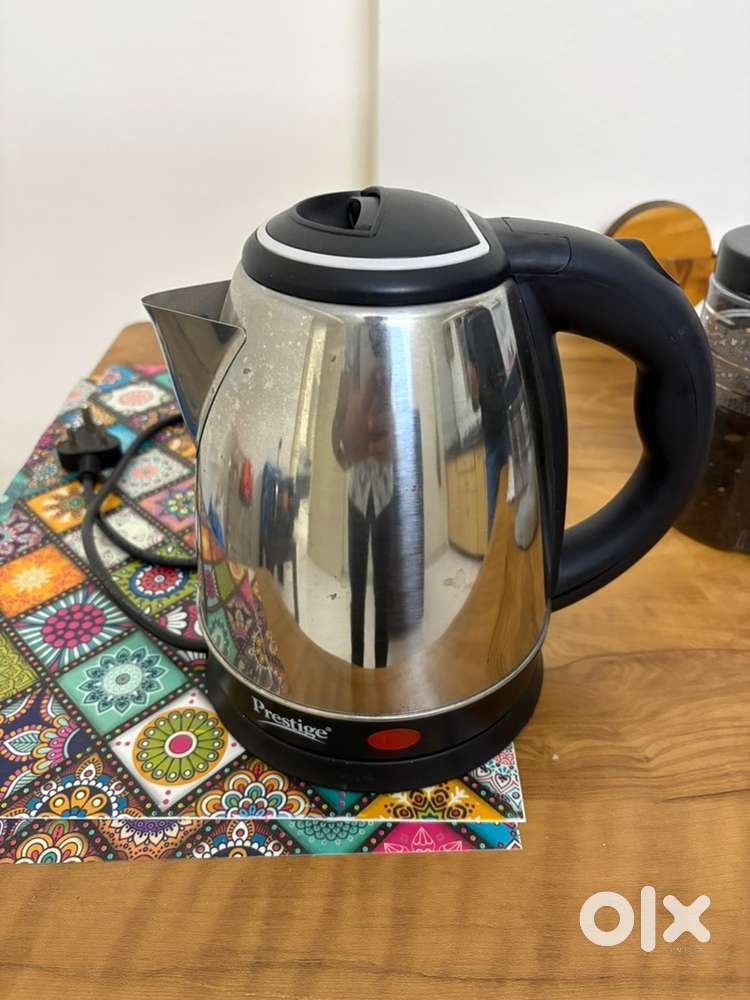 Hot water kettle, Dining table, Gas stove