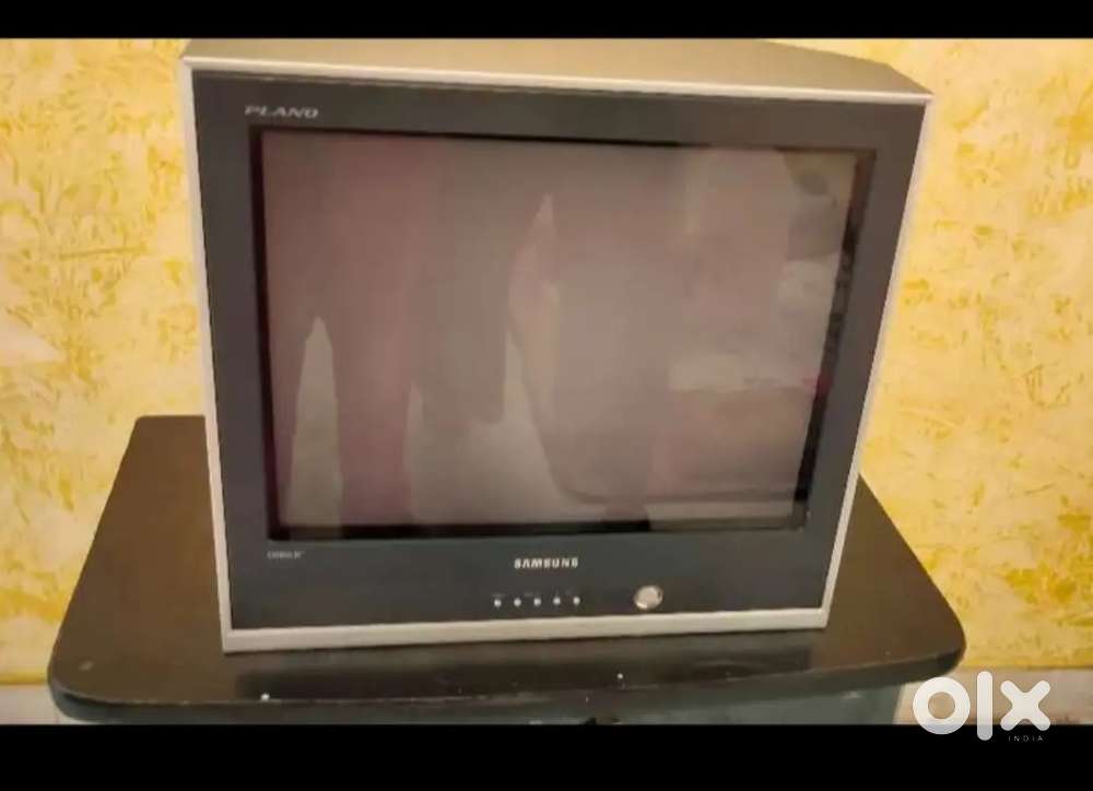 Samsung Plano CRT TV - EXCELLENT CONDITION