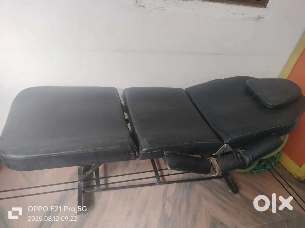 Salon chair