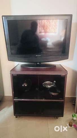 Sansui 32” TV with stand in mint condition for sale