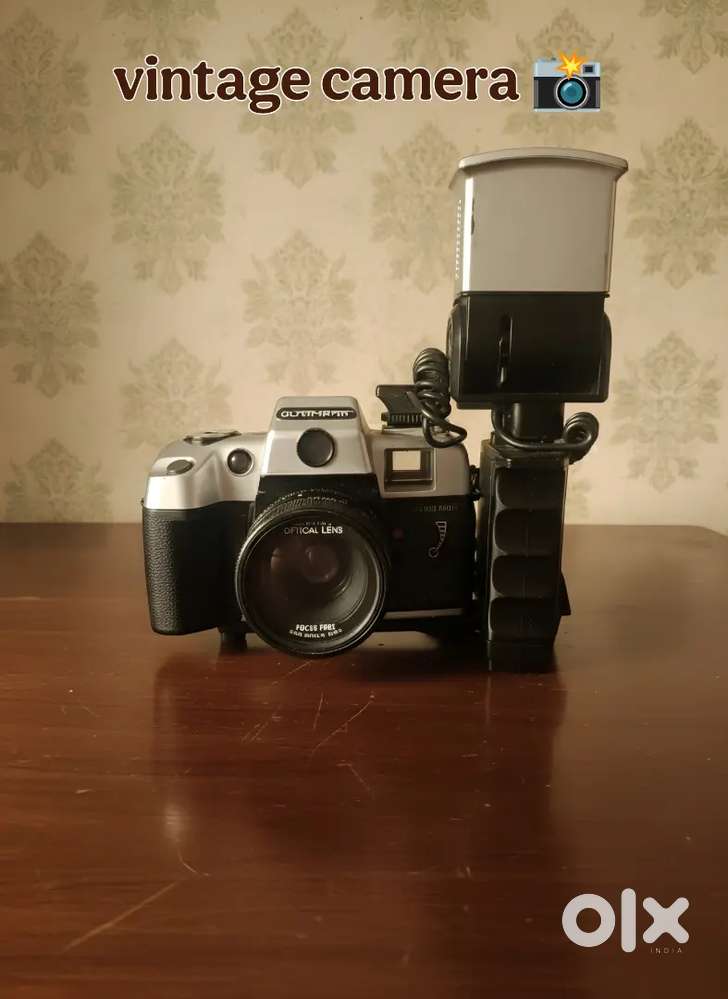 DL2000A Vintage 35mm Film Camera (Antique Collectible)