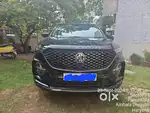 MG Hector Plus 2021 Petrol hybrid captain seats.