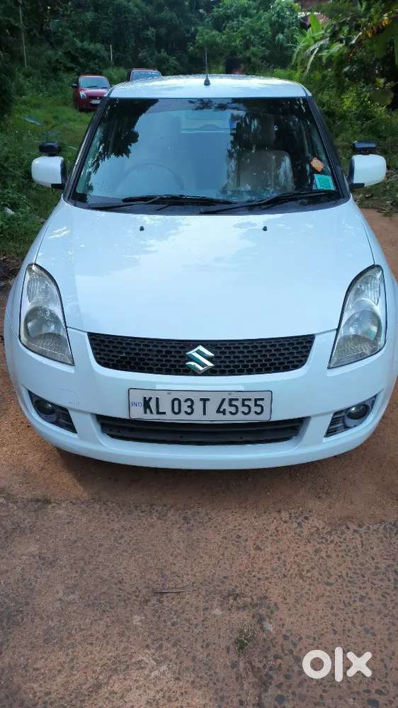 4 power windows, centre lock system, rear camera,  clean interior