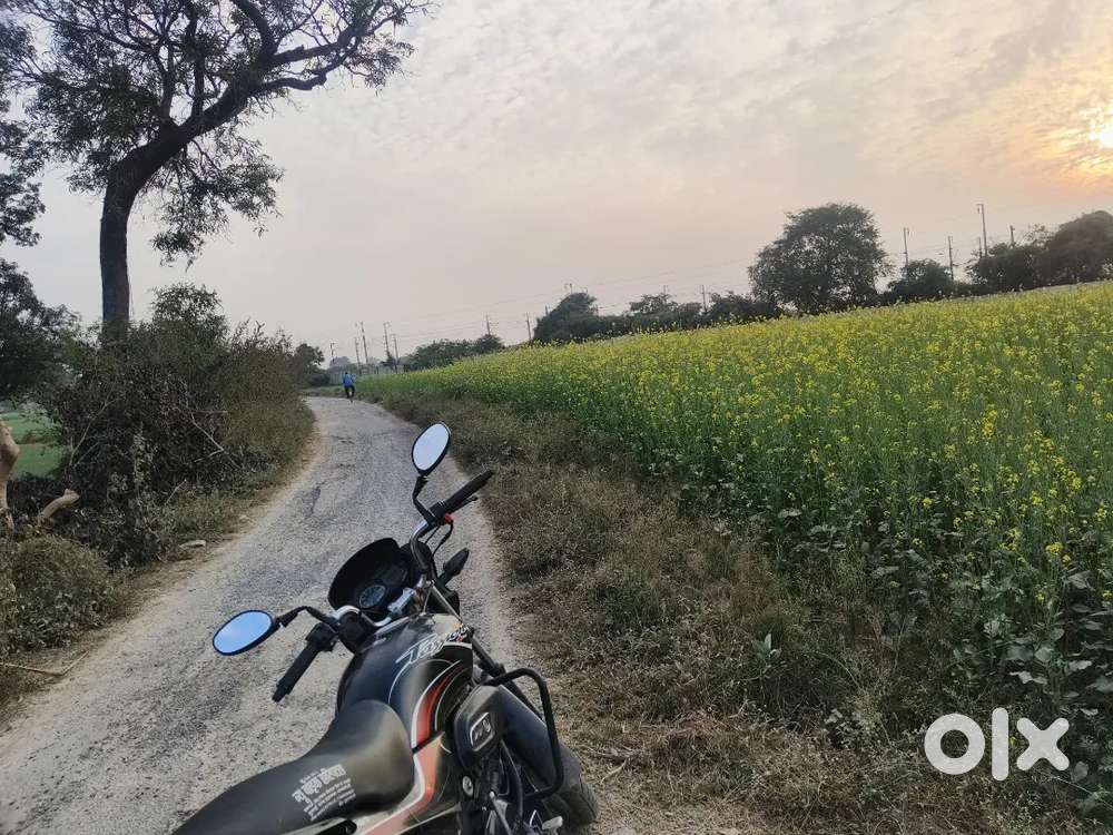 10 biswa zamin on road prempur station se 500 meter suw