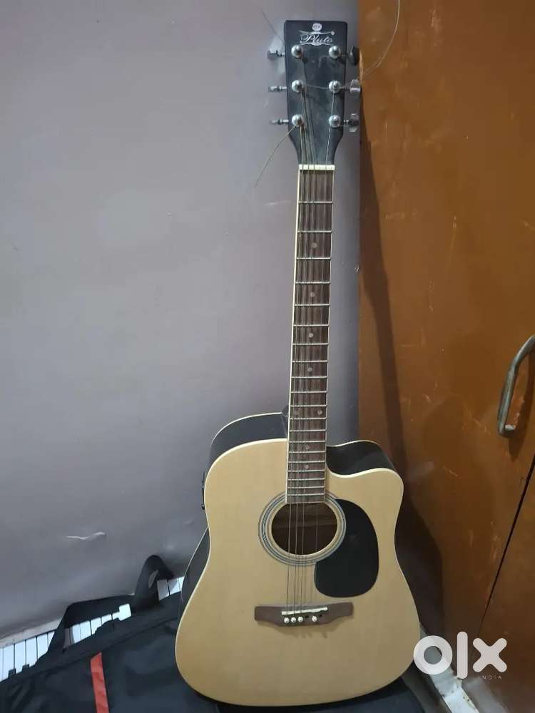 Pluto HW41CE-101N semi-acoustic guitar