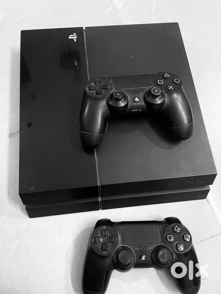 Ps4 in excellent condition as good as new